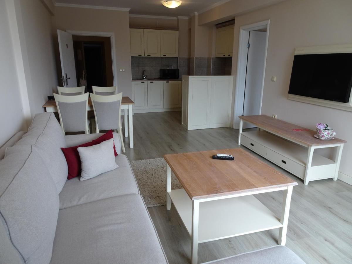 Private Apartments In White Rock Castle Balchik Exterior photo