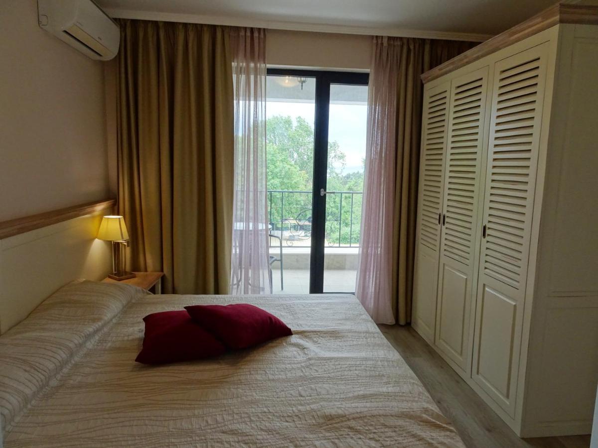 Private Apartments In White Rock Castle Balchik Exterior photo
