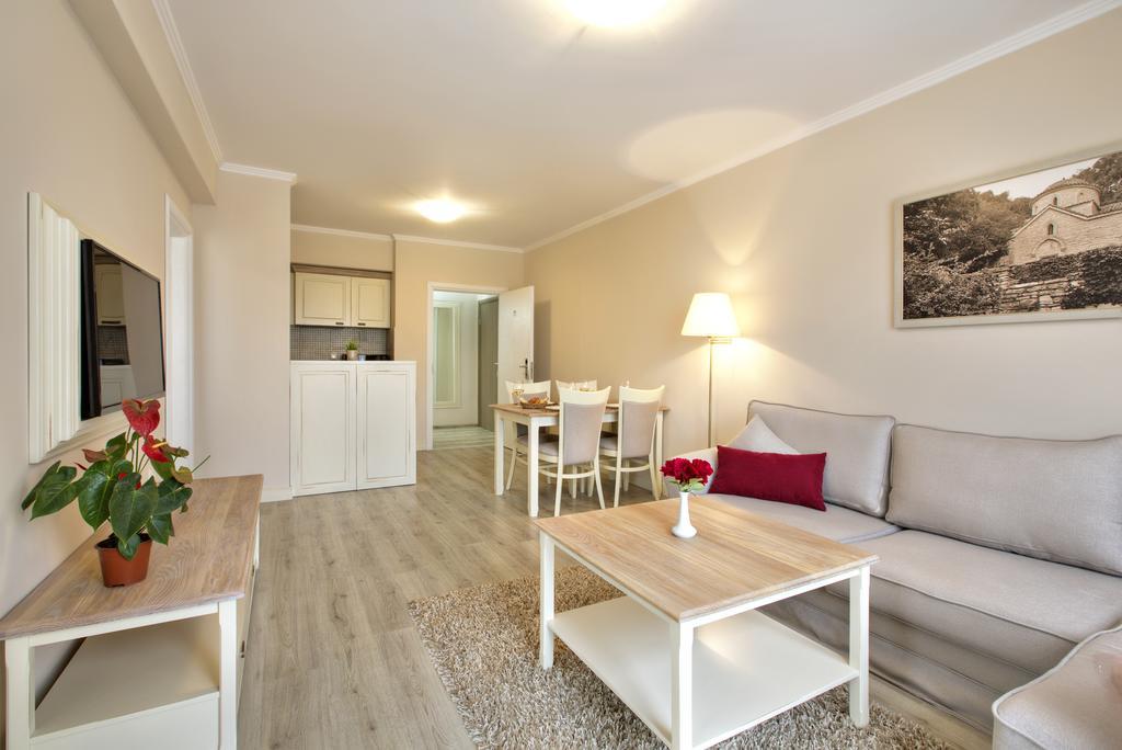 Private Apartments In White Rock Castle Balchik Room photo